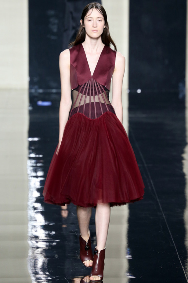 "كريستوفر كان" يبتعد عن الألوان القوية والنيون