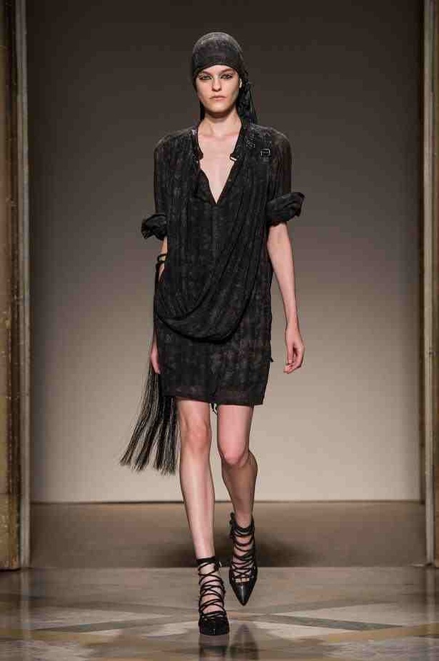 السفر تحت سحابة ربيع NICHOLAS K