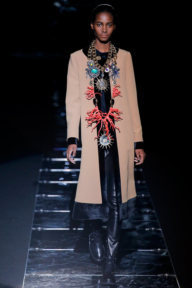 جرأة وفن متمرّد في مجموعة "Fausto Puglisi"