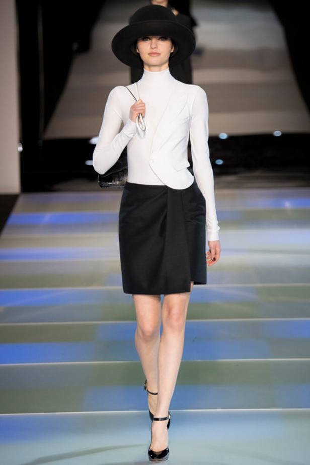 Emporio Armani يجمع تاريخ الموضة في عرض واحد