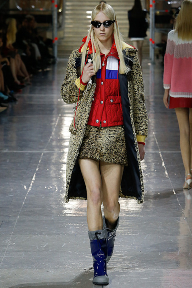 خريف Miu Miu... جمال بألوان السماء السبعة