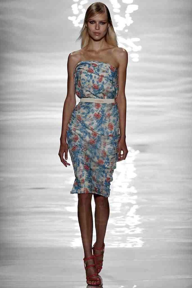 REEM ACRA تغزل الأنوثة بخيوط رومانسية