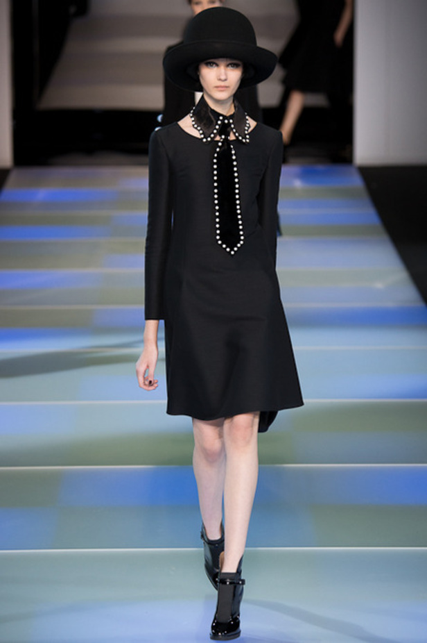 Emporio Armani يجمع تاريخ الموضة في عرض واحد