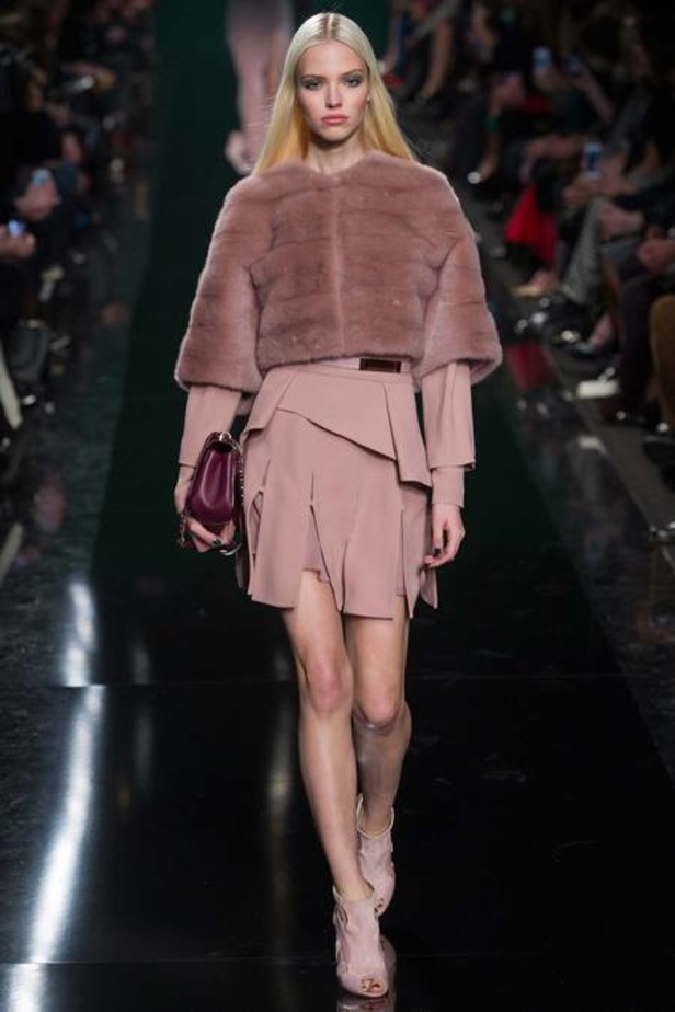 Elie Saab... الوصفة السحرية لأناقة السهرات