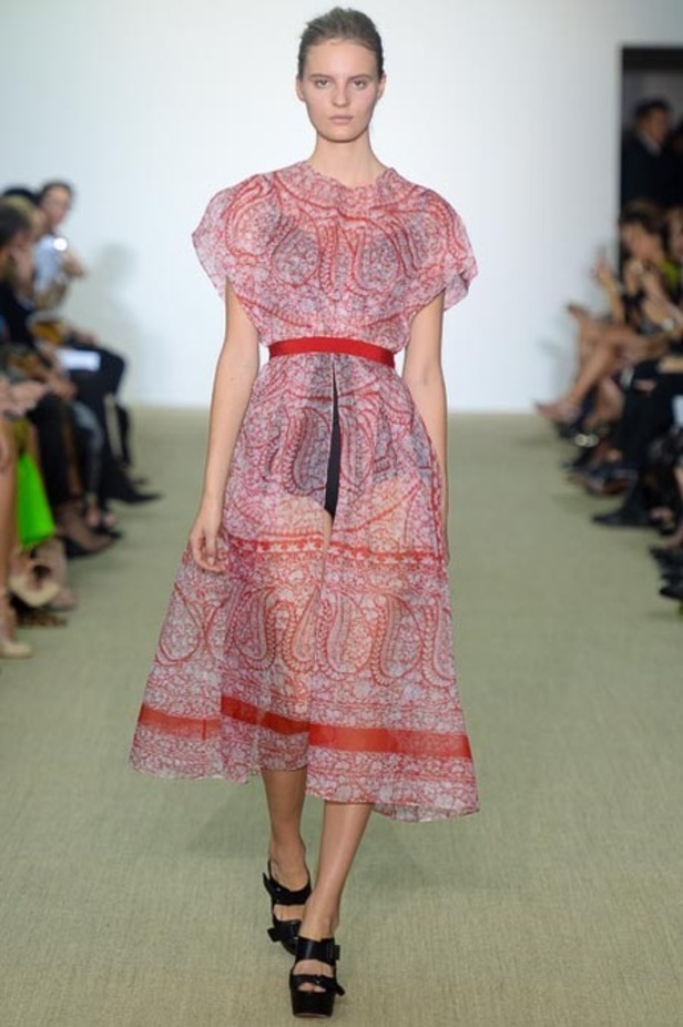 ربيع كيروز: بساطة كلاسيكية ملفتة..