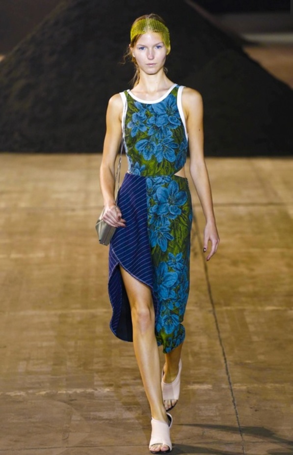 تصاميم تغرد بالحرية في مجموعة Phillip Lim