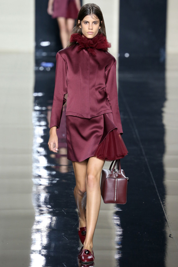 "كريستوفر كان" يبتعد عن الألوان القوية والنيون