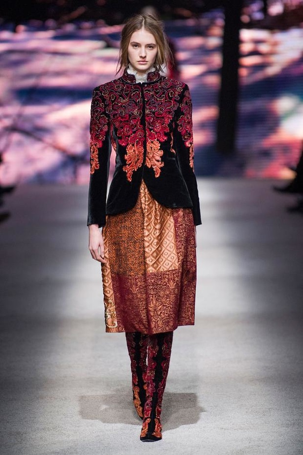 طلّة راقية في عالم التطريز مع Alberta Ferretti