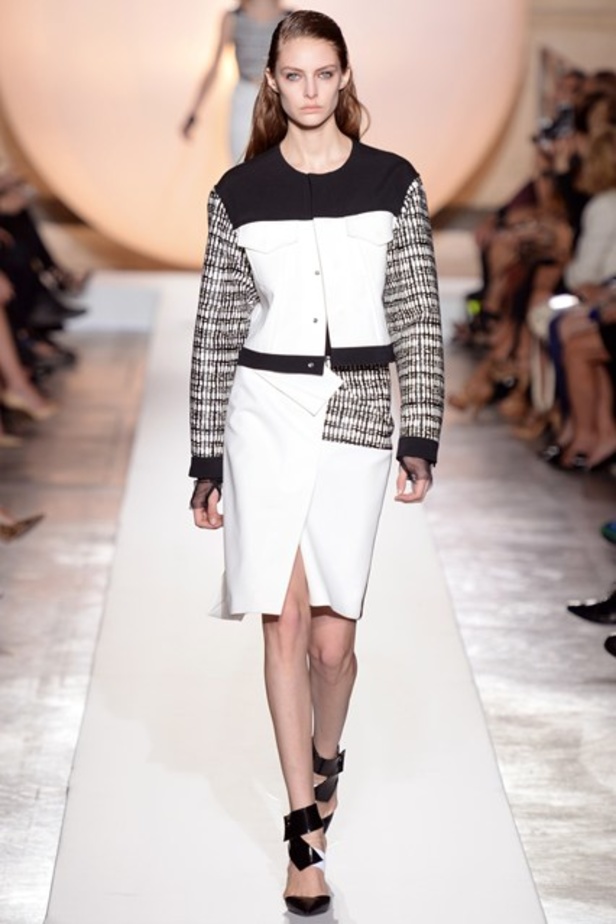 Roland Mouret: تصاميم جذابة لسهراتك الطويلة..