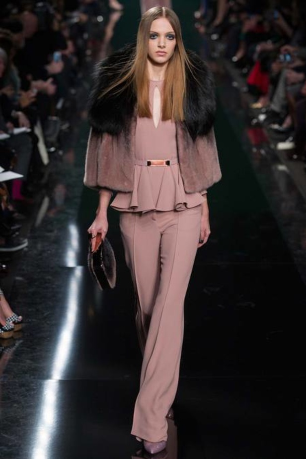 Elie Saab... الوصفة السحرية لأناقة السهرات