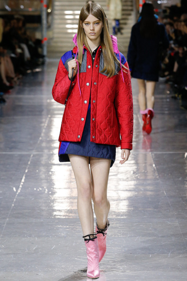 خريف Miu Miu... جمال بألوان السماء السبعة