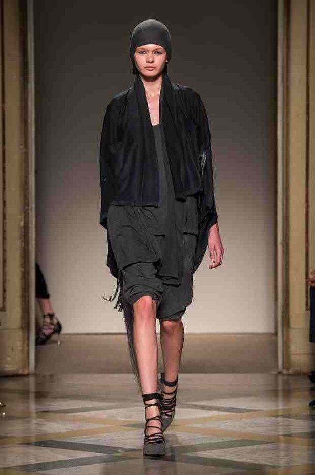 السفر تحت سحابة ربيع NICHOLAS K