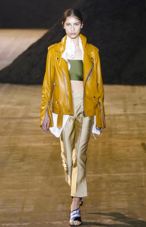 تصاميم تغرد بالحرية في مجموعة Phillip Lim