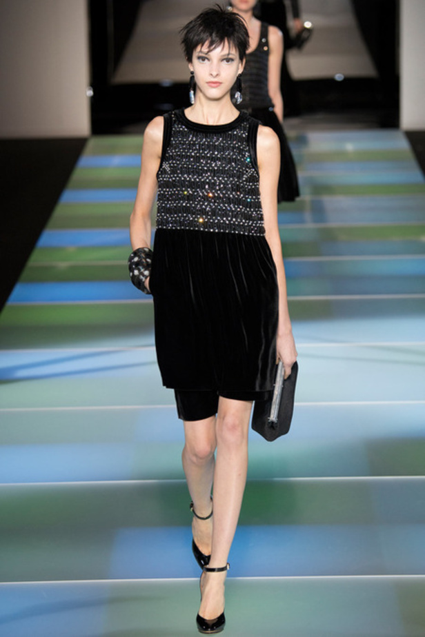 Emporio Armani يجمع تاريخ الموضة في عرض واحد