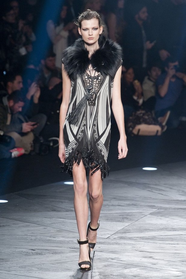 Roberto Cavalli... أناقة بسحر الغابات الاستوائية