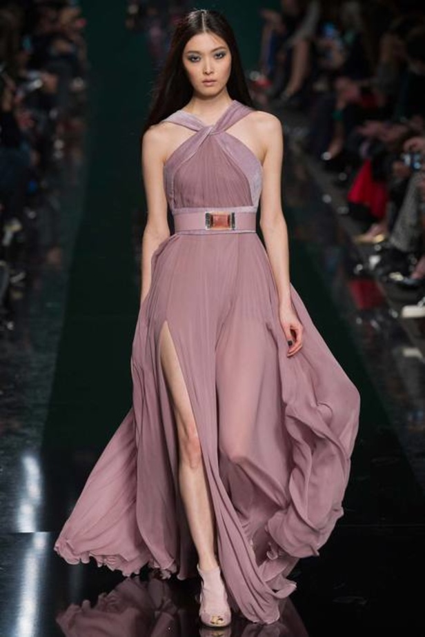 Elie Saab... الوصفة السحرية لأناقة السهرات