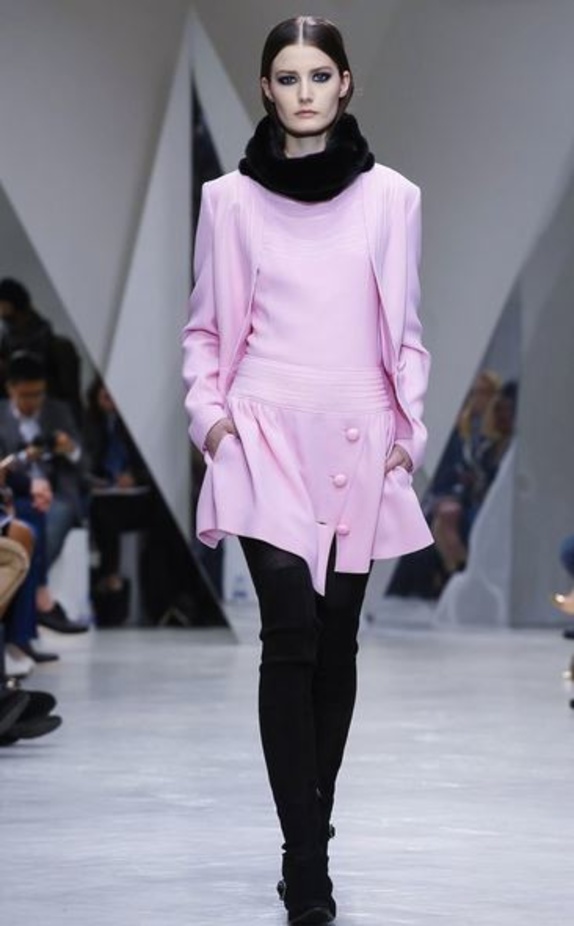 عرض Pascal Millet الأناقة في البساطة!