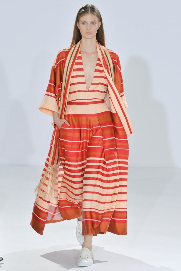 ربيع TEMPERLEY LONDON بألوان السما السبعة