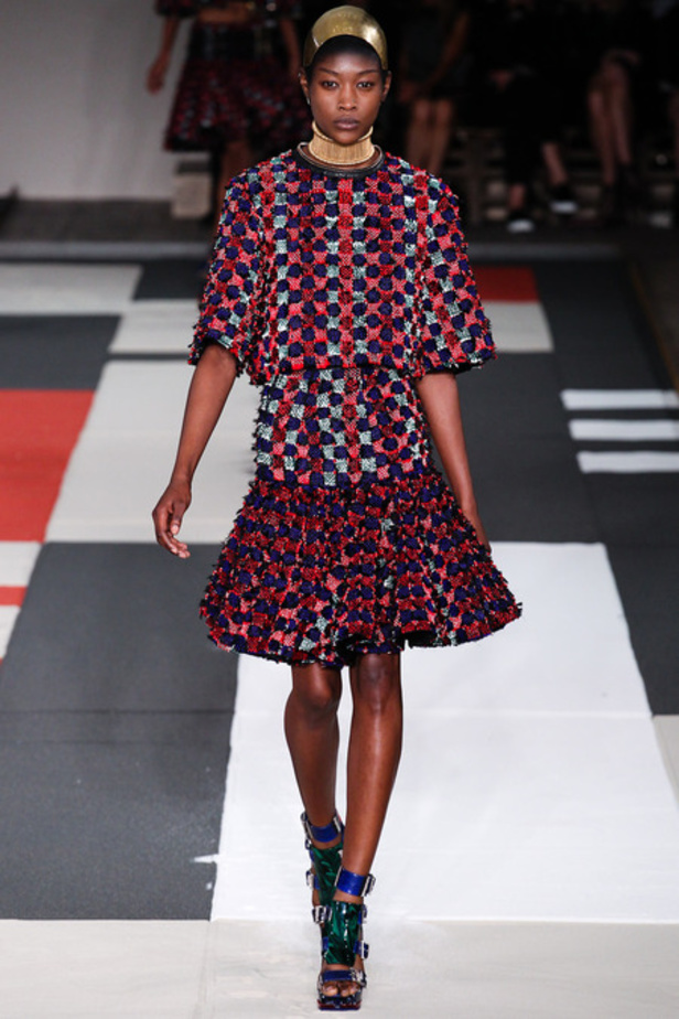 Alexander McQueen خطوط مستوحاة من الطراز الروماني