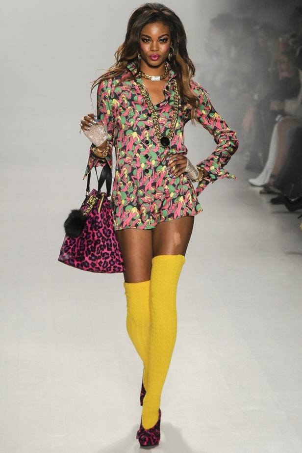 أجواء الثمانينيات في عرض Betsey Johnson