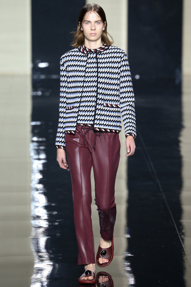 "كريستوفر كان" يبتعد عن الألوان القوية والنيون