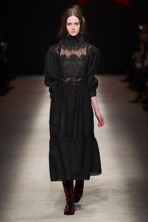 طلّة راقية في عالم التطريز مع Alberta Ferretti