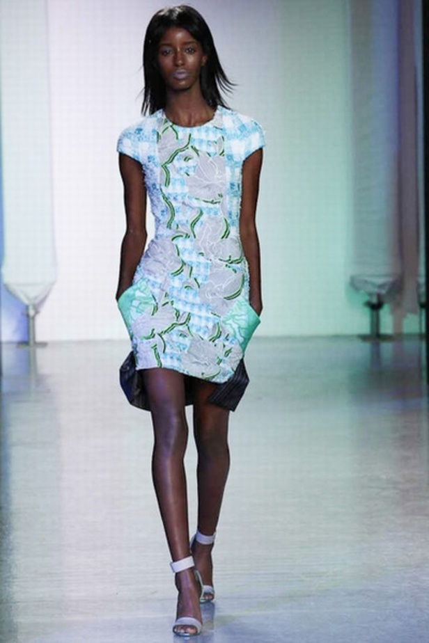 Pilotto Peter يُتقن موضة الفساتين المطبعة