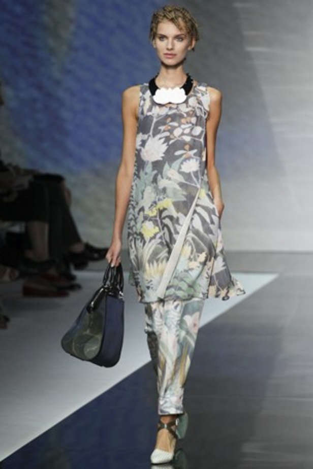 سيدة Armani... الأرقى