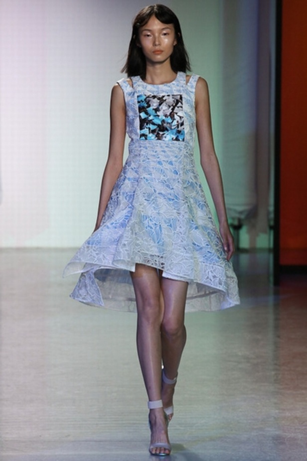 Pilotto Peter يُتقن موضة الفساتين المطبعة