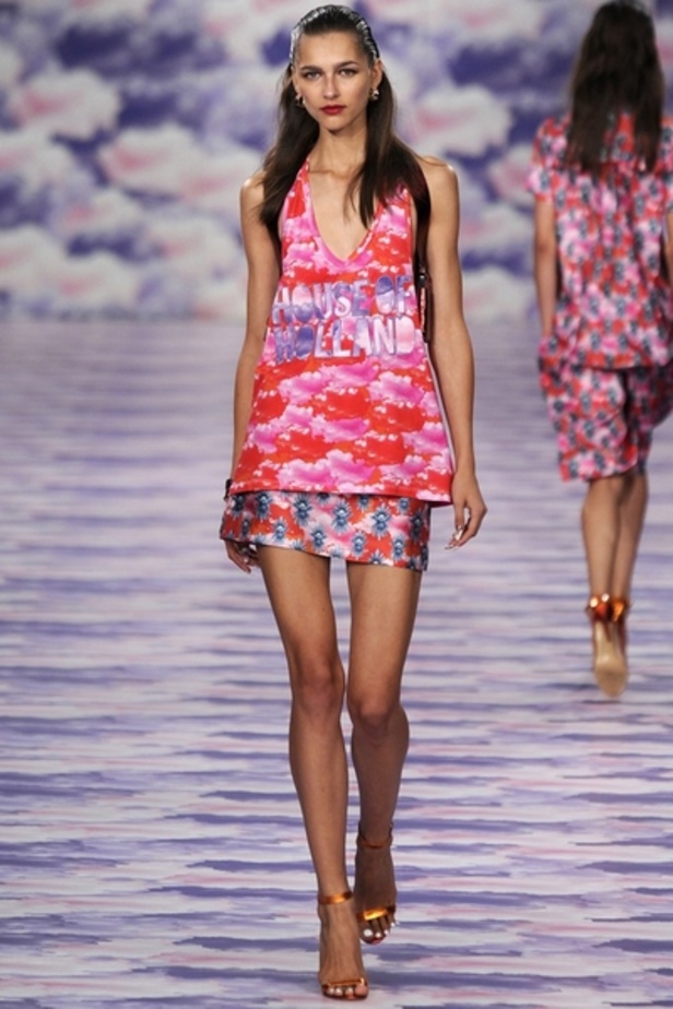 House of holand لامرأة شخصيتها قوية وعصرية