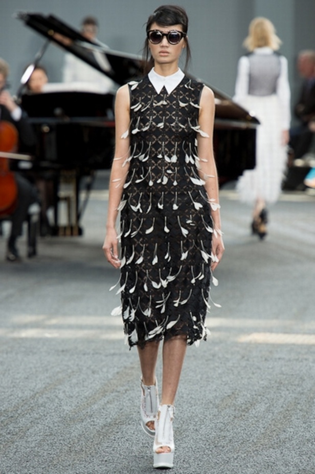 Erdem:  قبّة العنق  موضة مستمرة