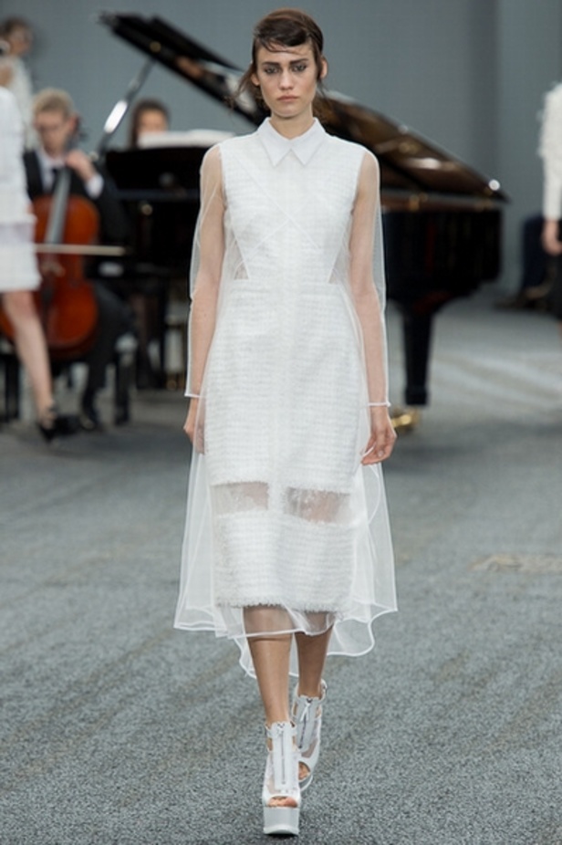 Erdem:  قبّة العنق  موضة مستمرة