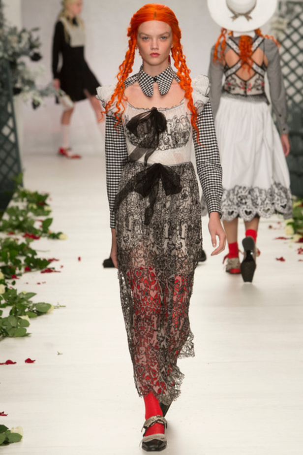 Meadham Kirchoff غرابة وجرأة لافتة 