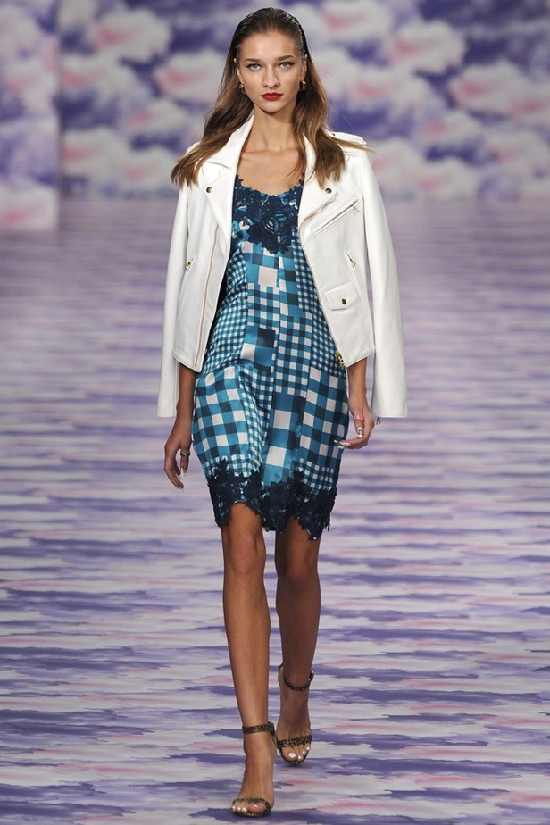 House of holand لامرأة شخصيتها قوية وعصرية