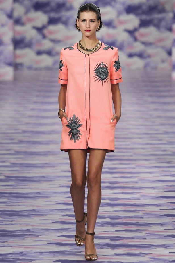 House of holand لامرأة شخصيتها قوية وعصرية