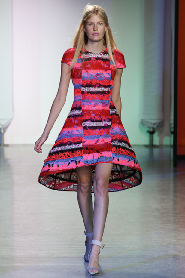 Pilotto Peter يُتقن موضة الفساتين المطبعة