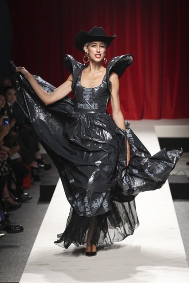 Moschino: ثلاثين عاما من التألق