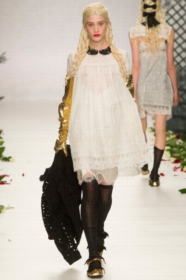 Meadham Kirchoff غرابة وجرأة لافتة 