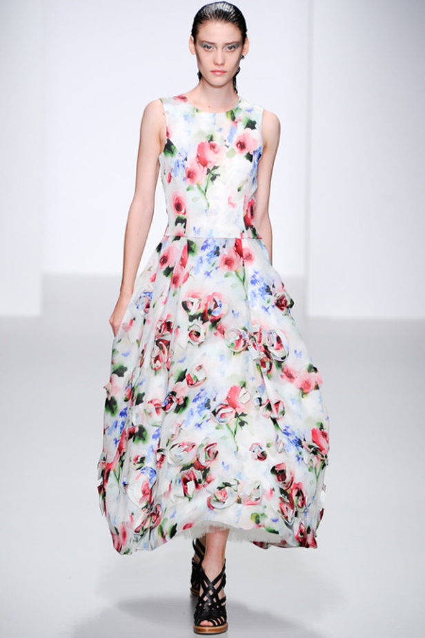 John Rocha لمسات مرحة وجريئة