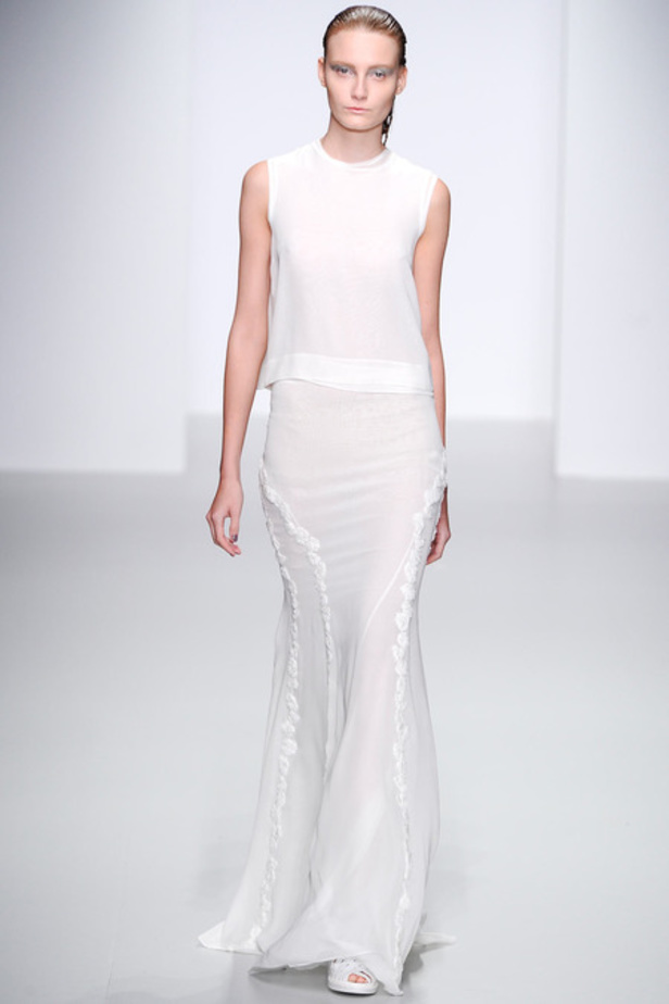 John Rocha لمسات مرحة وجريئة