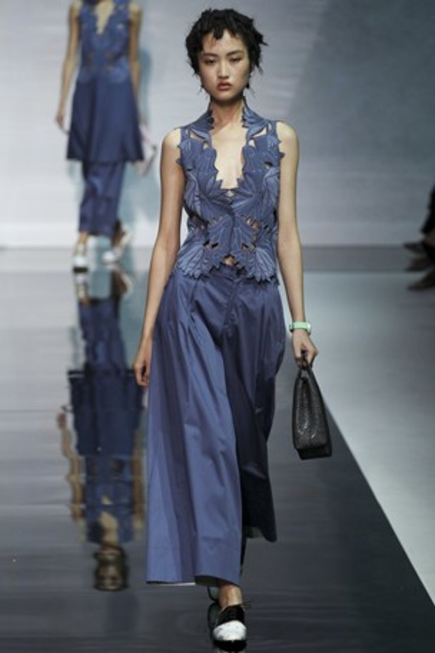 سيدة Armani... الأرقى