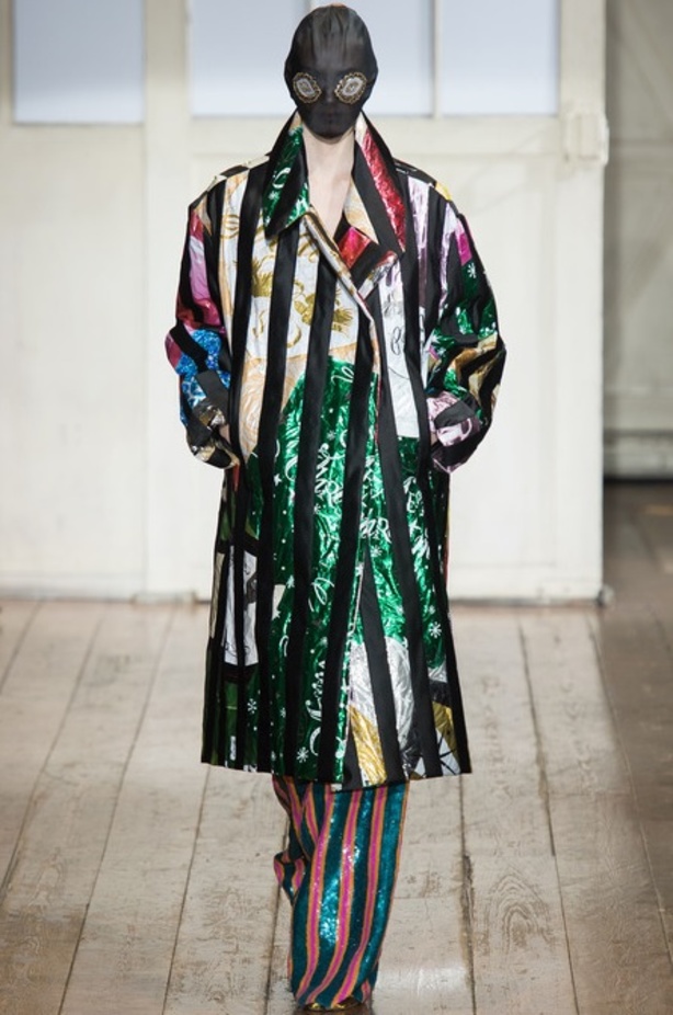 مزيج من الأقمشة الغريبة في مجموعة Maison Martin Margiela