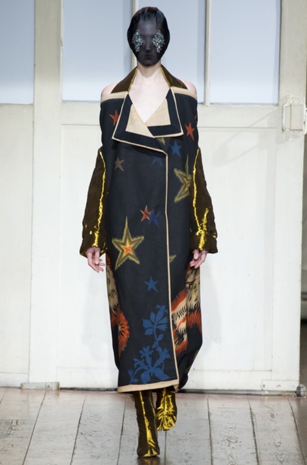 مزيج من الأقمشة الغريبة في مجموعة Maison Martin Margiela