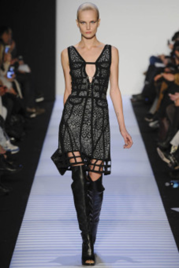 أناقة الفساتين من HERVE LEGER BY MAX AZRIA