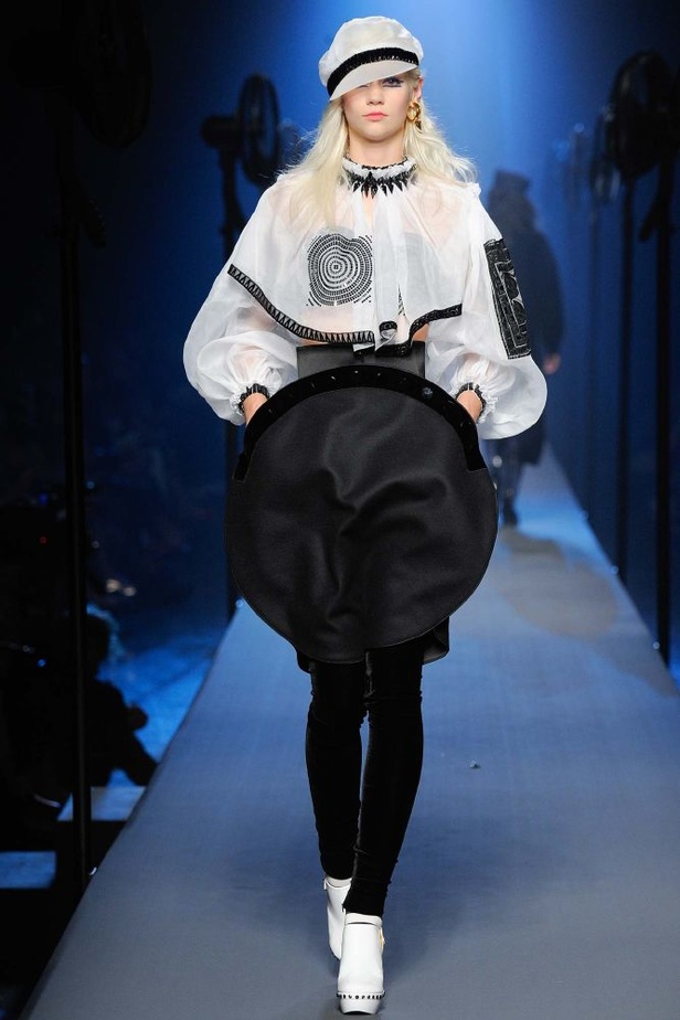 الغرابة والتنوّع في عرض أزياء  Jean Paul Gaultier