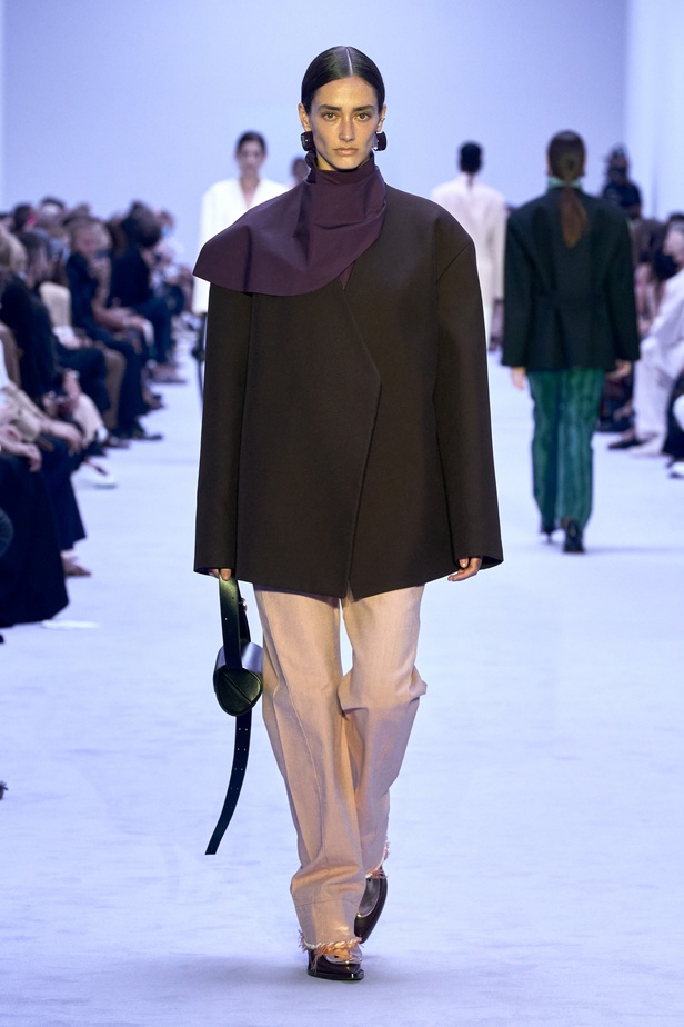 عرض ازياء مجموعة Jil Sander لربيع وصيف 2022 ضمن اسبوع الموضة في ميلانو