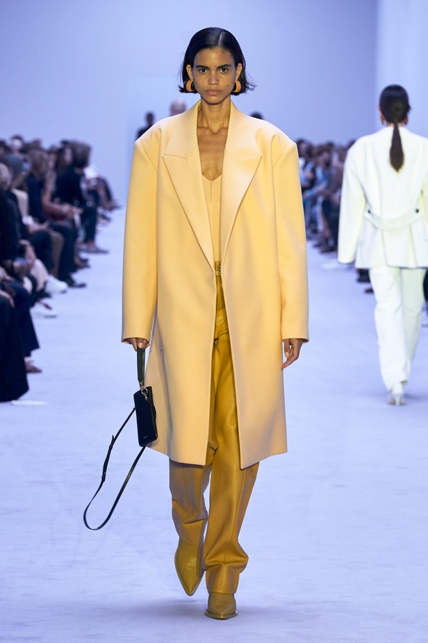عرض ازياء مجموعة Jil Sander لربيع وصيف 2022 ضمن اسبوع الموضة في ميلانو