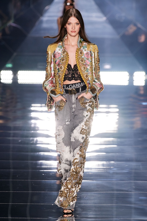 عرض أزياء Dolce&Gabbana لربيع وصيف 2022 من أسبوع الموضة في ميلانو