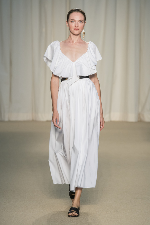 عرض أزياء Adam Lippes لربيع وصيف 2022 من أسبوع الموضة في نيويورك