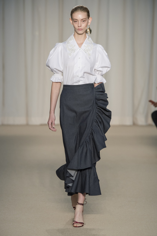 عرض أزياء Adam Lippes لربيع وصيف 2022 من أسبوع الموضة في نيويورك